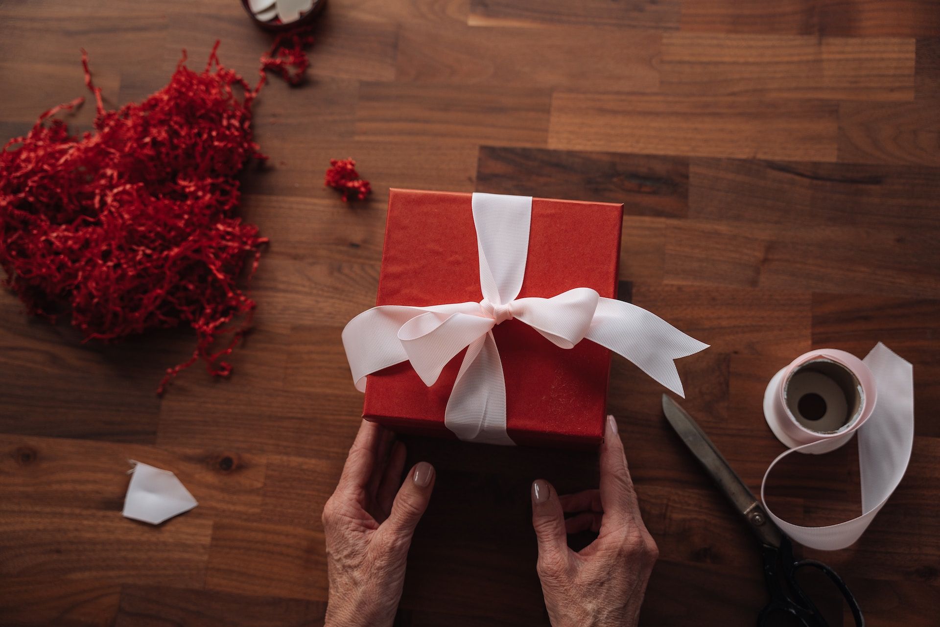 5 Farewell Gift Idea for Colleagues You Might Just Want to Keep for Yourself