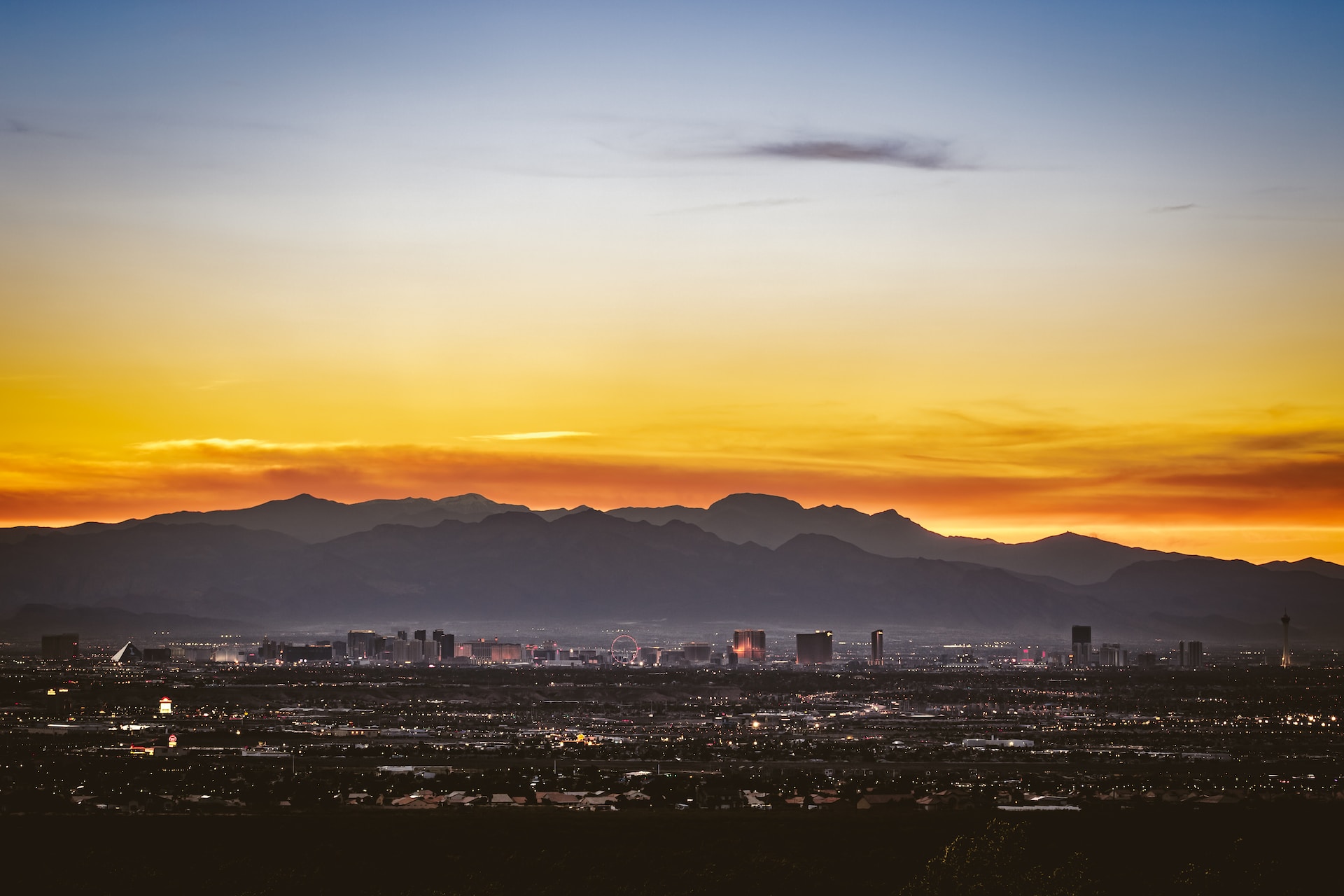 Sunset view of Las Vegas skyline. 